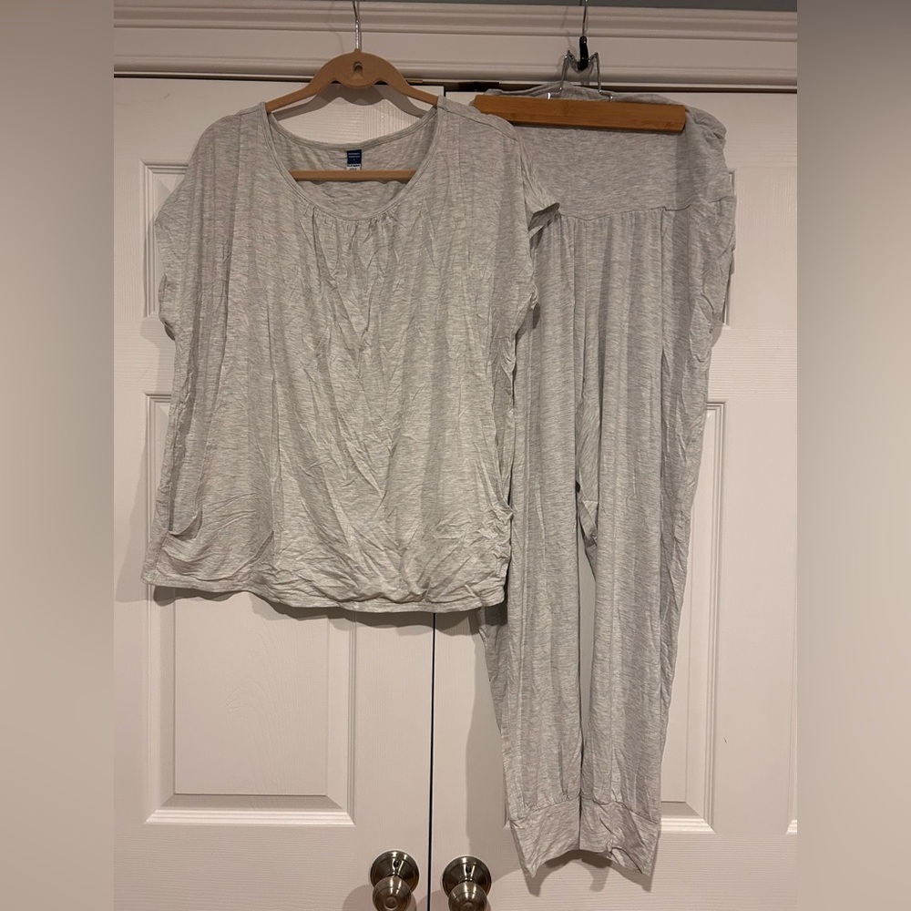 Old Navy Women's Light Gray Pajama Set